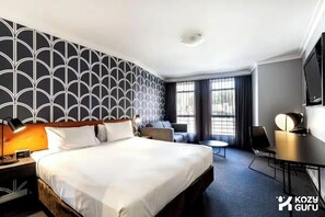Een strijkplank/strijkijzer, wifi, beddengoed, rolstoeltoegang