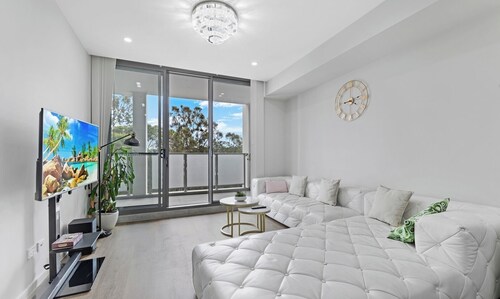 KozyGuru | Wentworthville | 2 Bed 2 Bath Apt