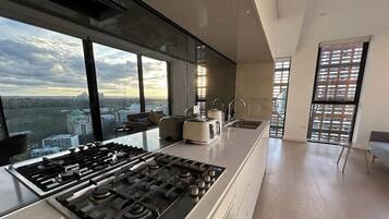 Coffee/tea maker, fridge, microwave, oven