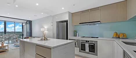 Coffee/tea maker, fridge, microwave, oven