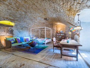 Interior - Il Laboratorio by Interhome (Trequanda)