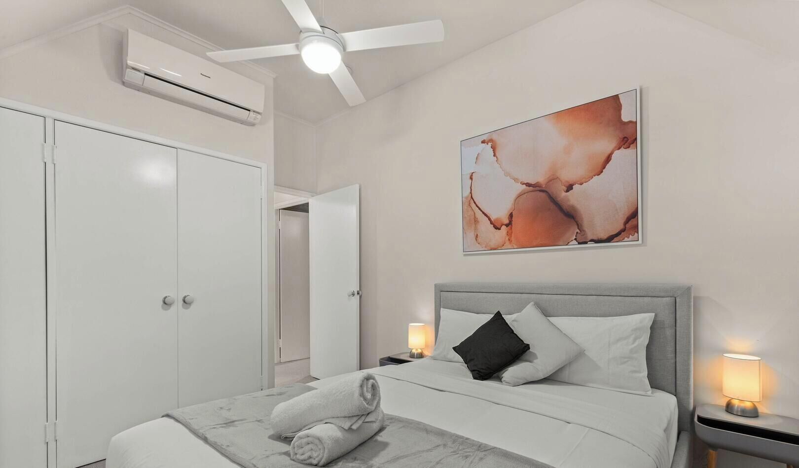 2 bedrooms, iron/ironing board, WiFi, bed sheets