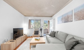 TV - KozyGuru | Westmead  | 2Bed Unit + Free Parking (Westmead)