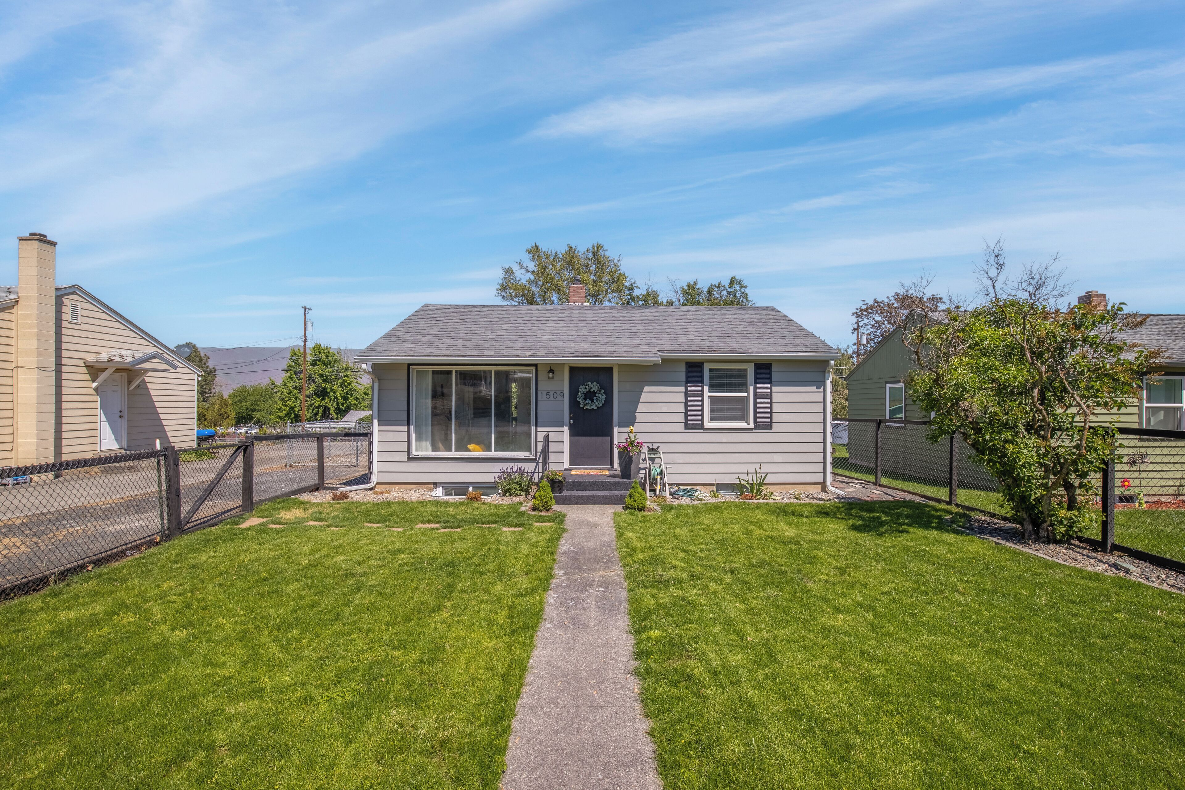 3-bed 2 bath house in welcoming Lewiston with WiFi, AC, and plenty of parking!