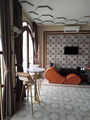 Comfort Double Room, Balcony | Free WiFi - KQ Hostel (Ho Chi Minh City)