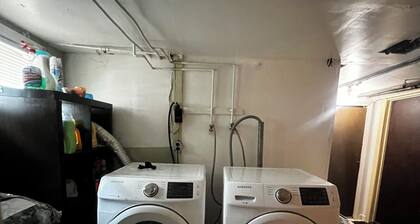 Charming 3-bedroom house with WiFi and AC in Hartford