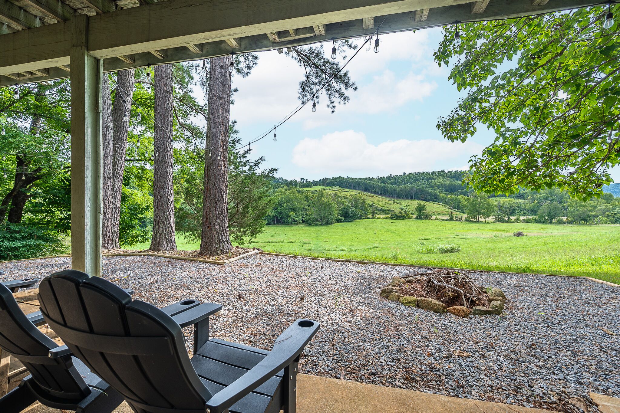 Charming, peaceful cabin with Luxury King bed and WiFi