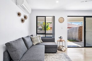 Smart TV - Bellbird Park Stay Rosemary |
 3 BR Family and Worker Home (Bellbird Park)