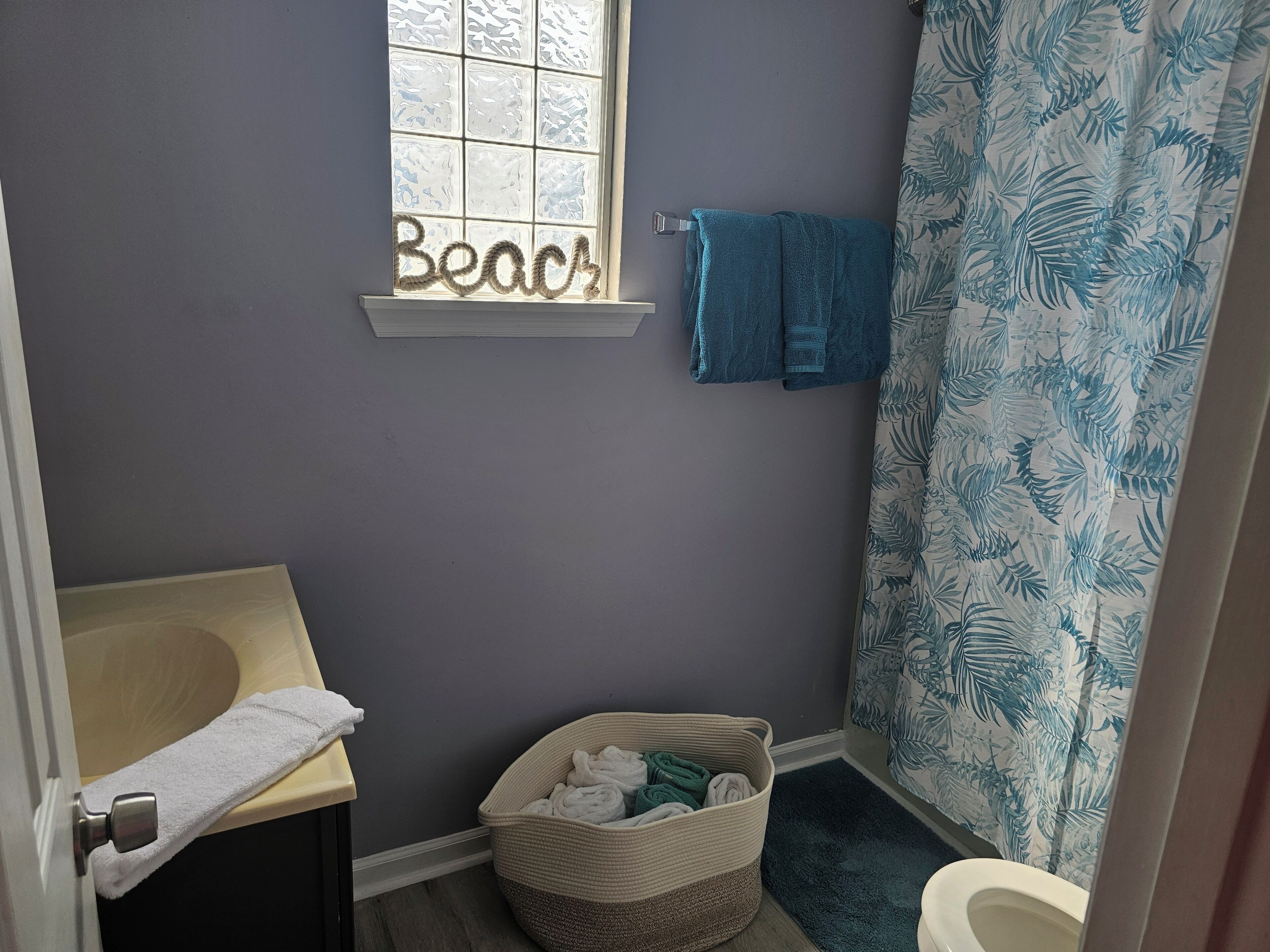 Towels, soap, shampoo, toilet paper