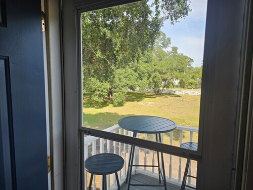 Charming, 1-bdrm apt, visit the Marshwalk, Huntington St Pk & Brookgreen Gardens