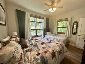 2 bedrooms, iron/ironing board, WiFi, bed sheets
