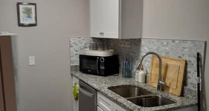 1-BDR with kitchen in great location