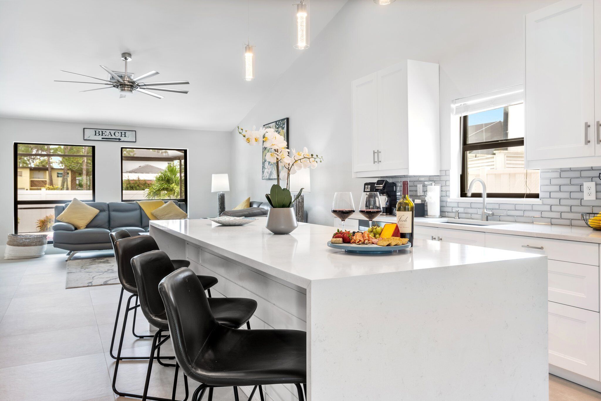 Cookware/dishes/utensils, kitchen islands