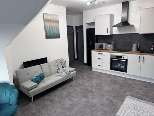 City Apartment Sleeps 5 with Parking