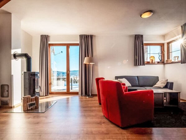 Televisión y chimenea 