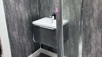 Shower, hair dryer, towels