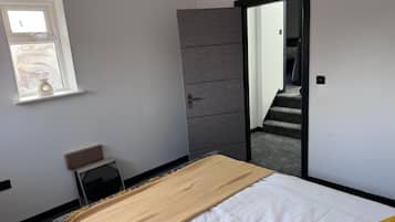 2 soverom, strykejern/-brett, wi-fi og sengetøy