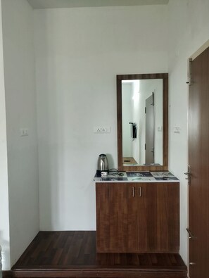 Interior - Indipendent villa with a beautiful view of the city and the forest. (Kodaikanal)