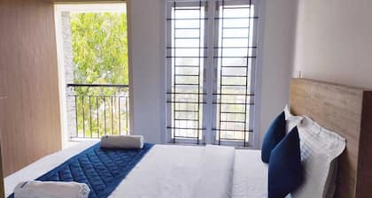 Indipendent villa with a beautiful view of the city and the forest.