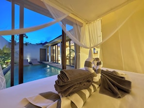 BoBos Villa Echo 12 | In-room safe, desk, laptop workspace, blackout drapes - BoBos Echo (Canggu)