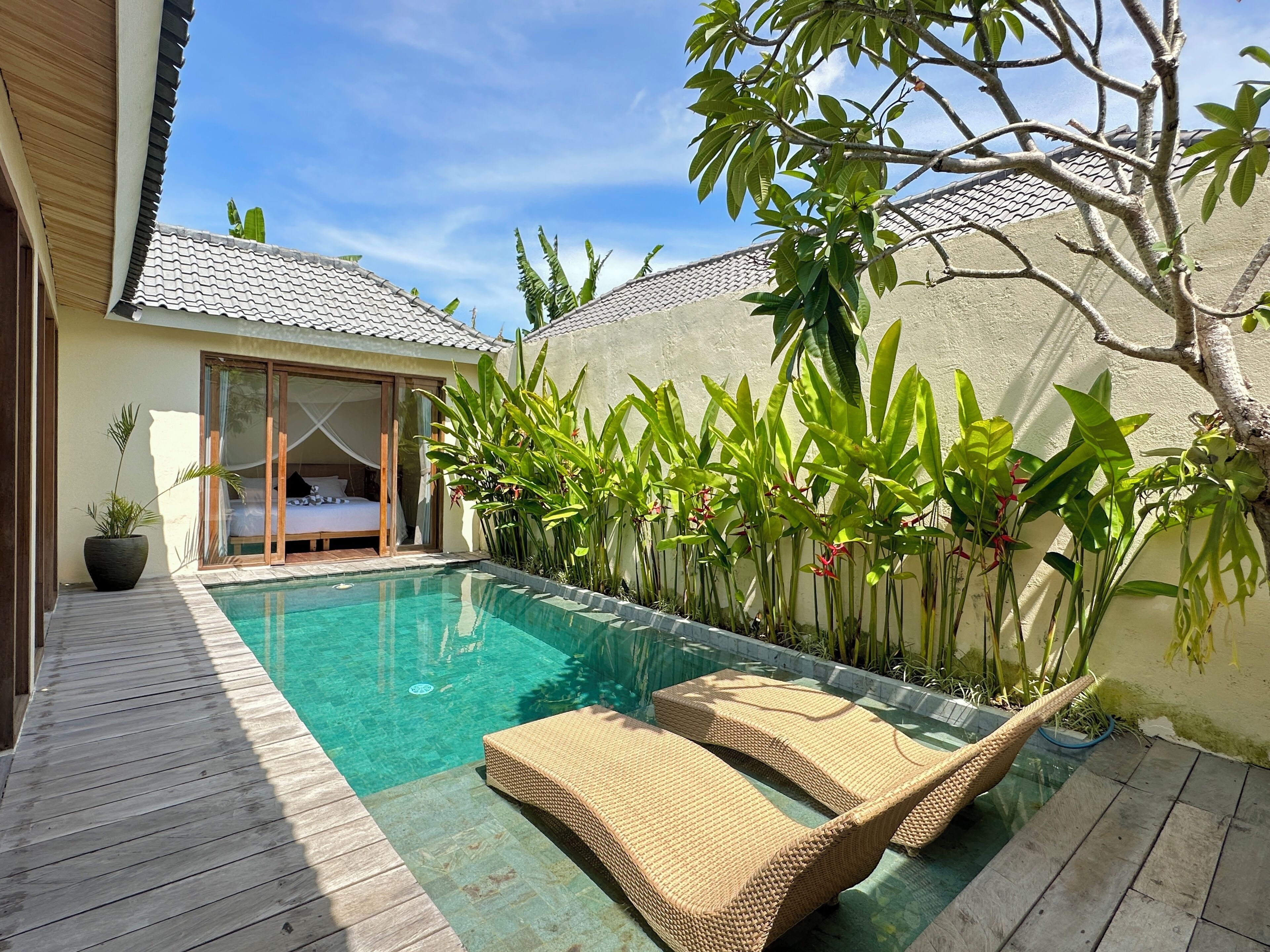 Villa Standard - utsikt mot poolen (BoBos Villa Echo 3) | Privat pool