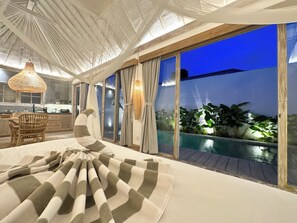 BoBos Villa Echo 14 | In-room safe, desk, laptop workspace, blackout drapes - BoBos Echo (Canggu)