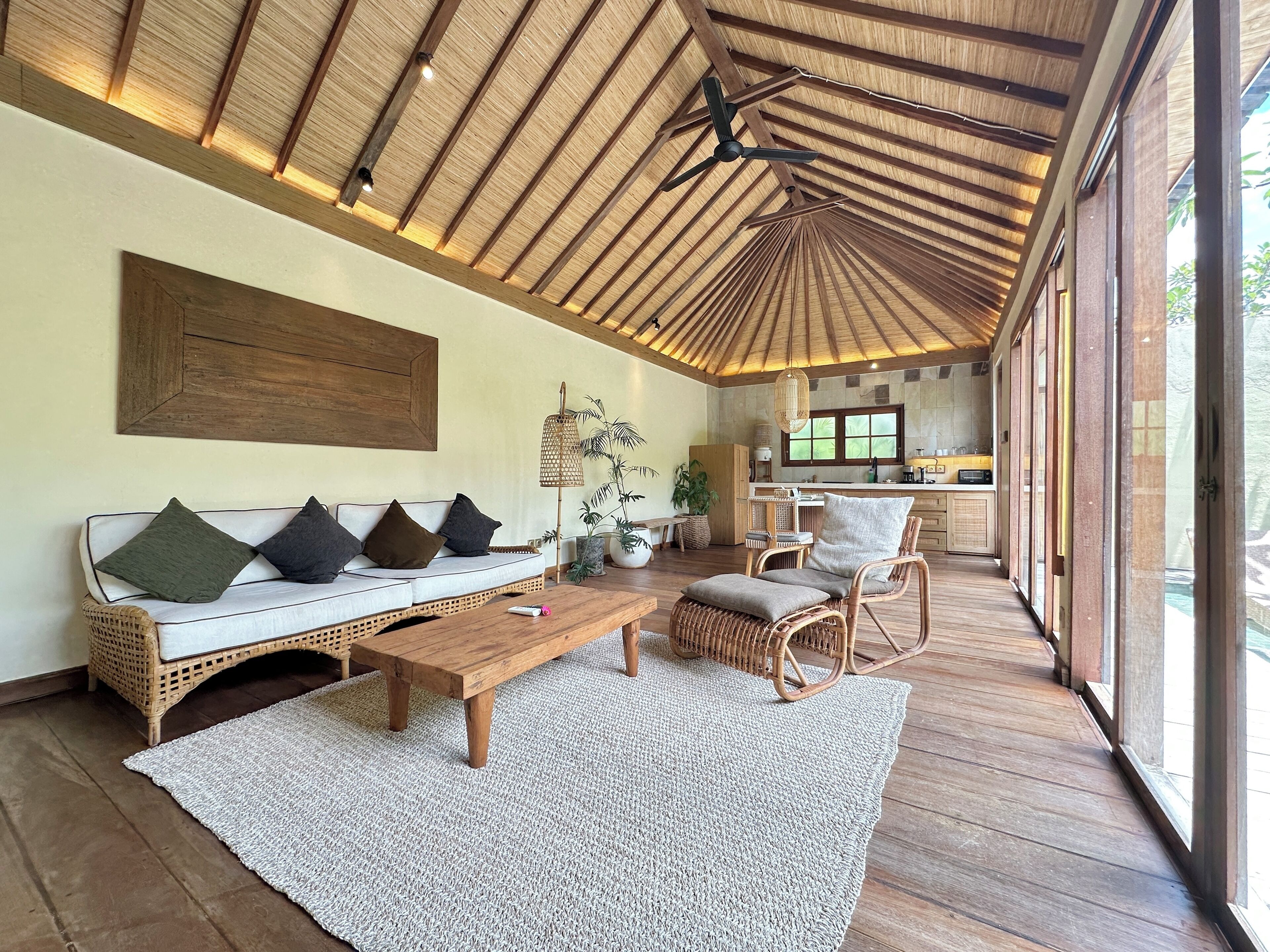 Villa – standard, bassengutsikt (BoBos Villa Echo 7) | Oppholdsområde | Flatskjerm-TV og kontorer