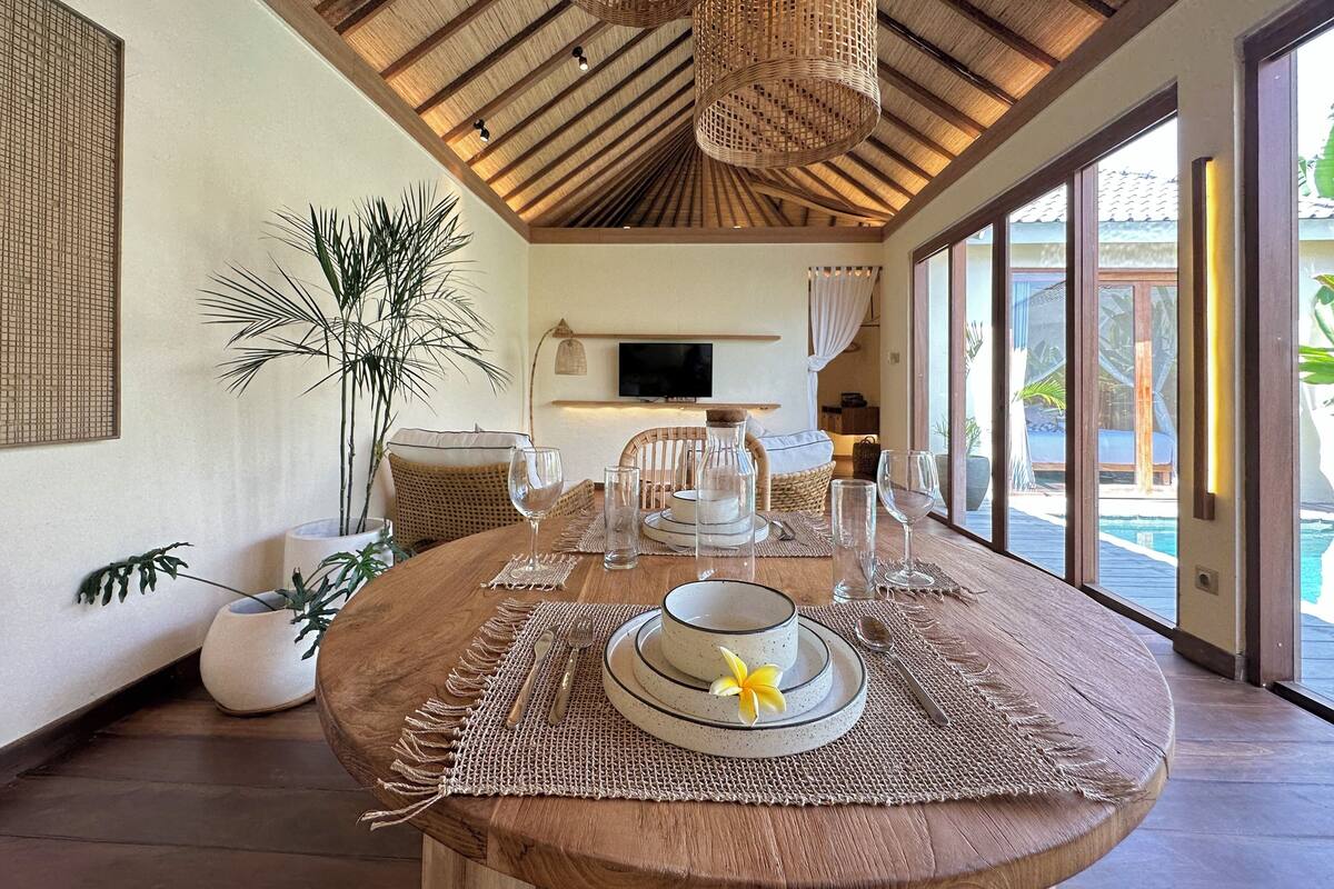 Villa Standard, vista piscina (BoBos Villa Echo 3) | Area soggiorno | TV a schermo piatto, studio