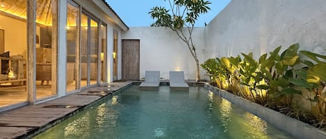 Villa Standard - utsikt mot poolen (BoBos Villa Echo 5) | Privat pool