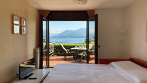 1 bedroom, free WiFi - Magia del Lago  Apartment with terrace lake view (Stresa)