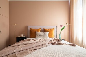 Iron/ironing board, free WiFi, bed sheets