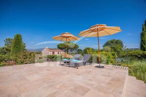 Terrace/patio - GASSIN BEAUTIFUL VILLA WITH SWIMMING POOL (GASSIN)
