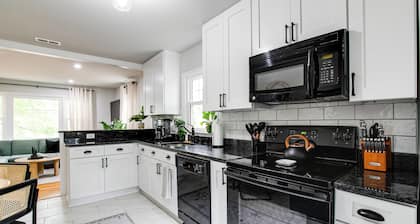 Bugalow near Airport - Private Yard, Close to City