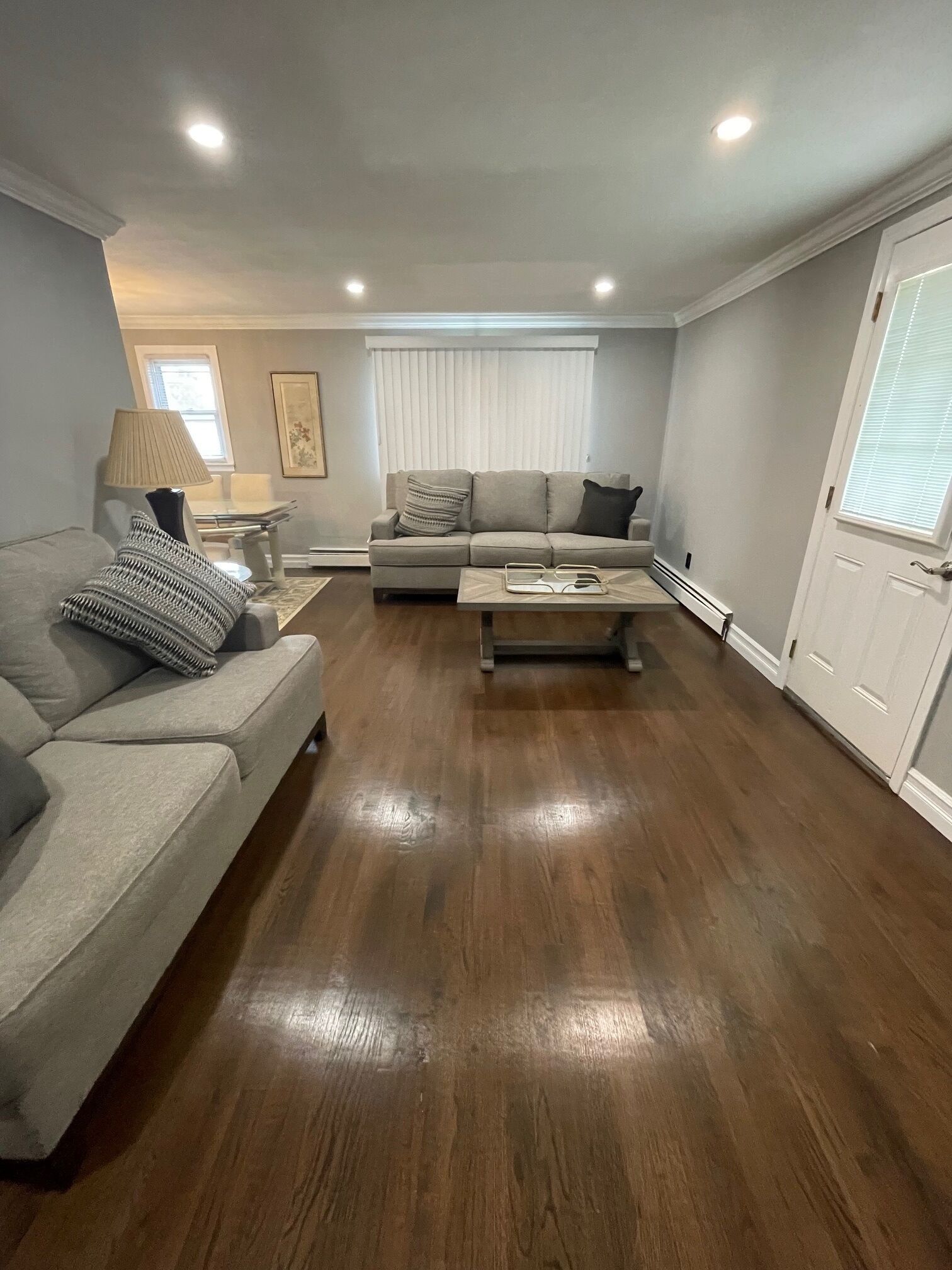 Charming 2-bedroom house with WiFi and AC in tranquil Elmont