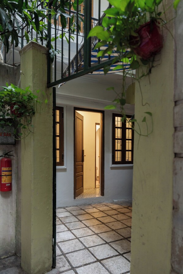 Front of property - Hanoi Opera Homestay (Hanoi)