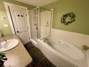 Doccia, asciugacapelli, asciugamani, sapone