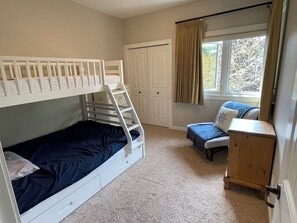 3 camere, una scrivania, Wi-Fi gratuito, lenzuola