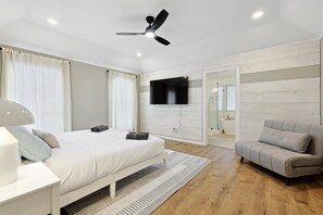 5 bedrooms, iron/ironing board, WiFi, bed sheets - Luxury Gem in the Forest-Pool&HotTub&Cinema&Games (Red Oak)