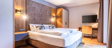 3 عدّة غرف نوم وخدمة الإنترنت