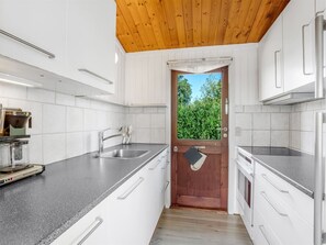 Kühlschrank, Ofen, Geschirrspüler, Hochstuhl