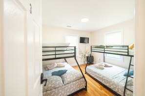 3 bedrooms, free WiFi, bed sheets