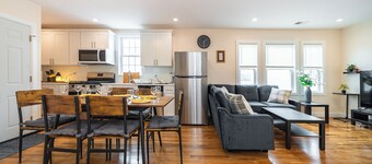 3BR pet-friendly Boston apartment w/parking — near Franklin Park Zoo