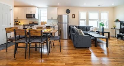 3BR pet-friendly Boston apartment w/parking — near Franklin Park Zoo