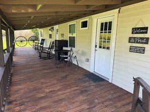 Terrace/patio - Charming Country Home with Pool - Unit B (Magnolia)