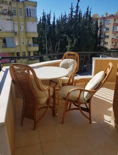 Merkez de  çarşıya mesafesinde. Alanya'nın kalbinde