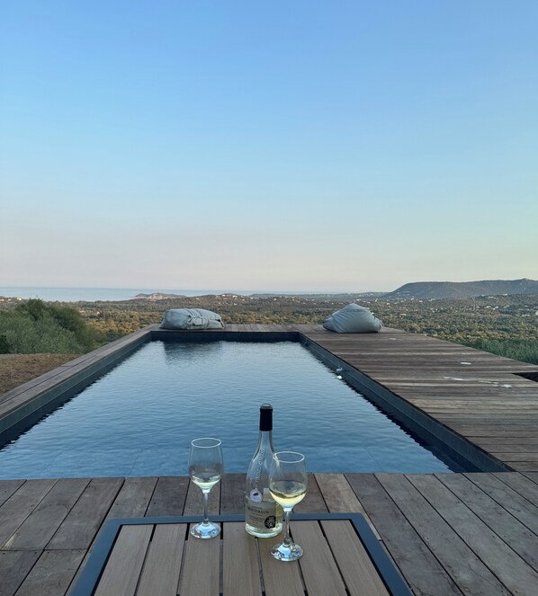 حمّام سباحة خارجي، حمّام سباحة مُدفَّأ