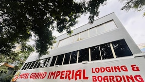 A building with a sign that reads "HOTEL GRAND IMPERIAL LODGING & BOARDING." - Hotel Grand Imperial (Chhatrapati Sambhajinagar)
