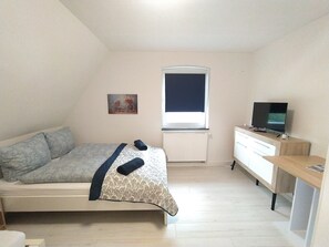 2 bedrooms, desk, iron/ironing board, travel crib - Ferienwohnung Ruhe am Walde (Meschede)