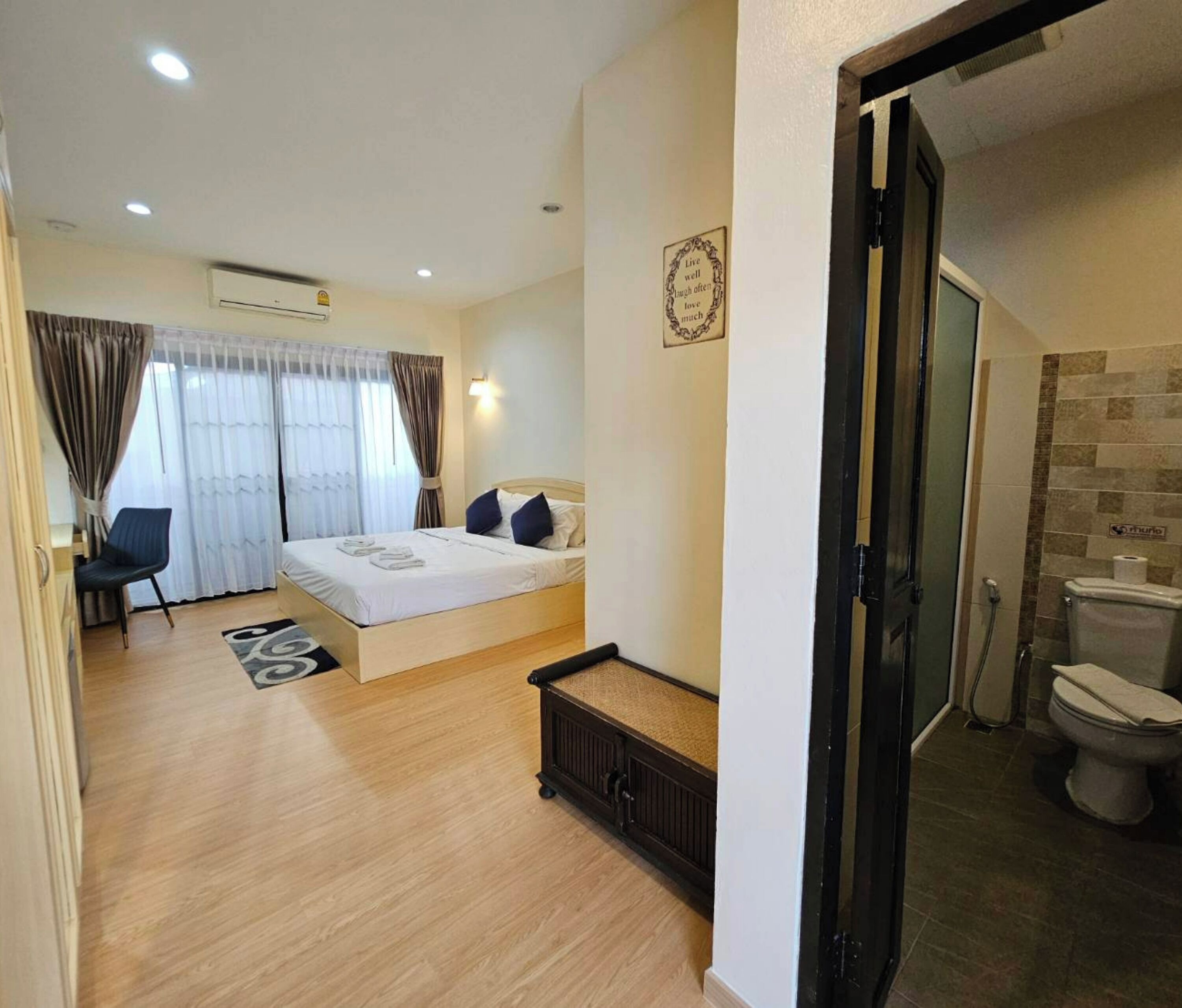 Standard Double Room, Non Smoking, Refrigerator | In-room safe, blackout drapes, soundproofing, free WiFi