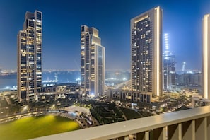 Property grounds - Chic 2BR Stay at Creek Horizon with Pool, Gym and Prime Dubai Location (Creek Harbour)